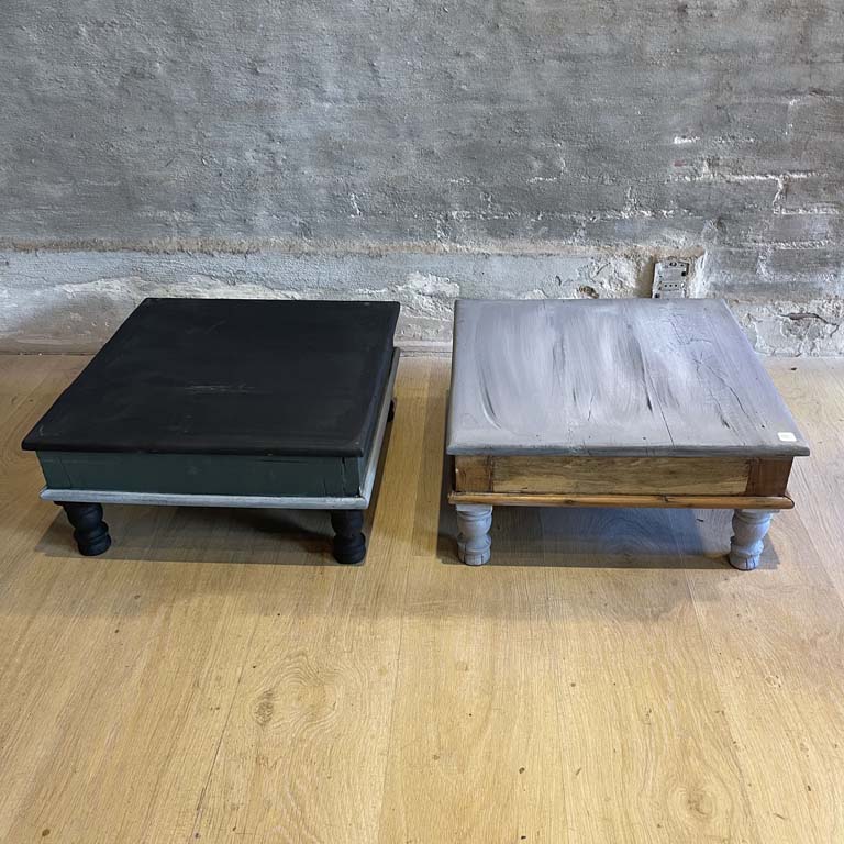 Lote siguiente: 2 Mesitas Bajas Cuadradas - Medidas: 46x46x23cm