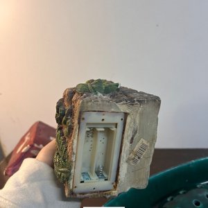 Lote de Adornos Decorativos: Casita, Fuente y Barco - imagen 3