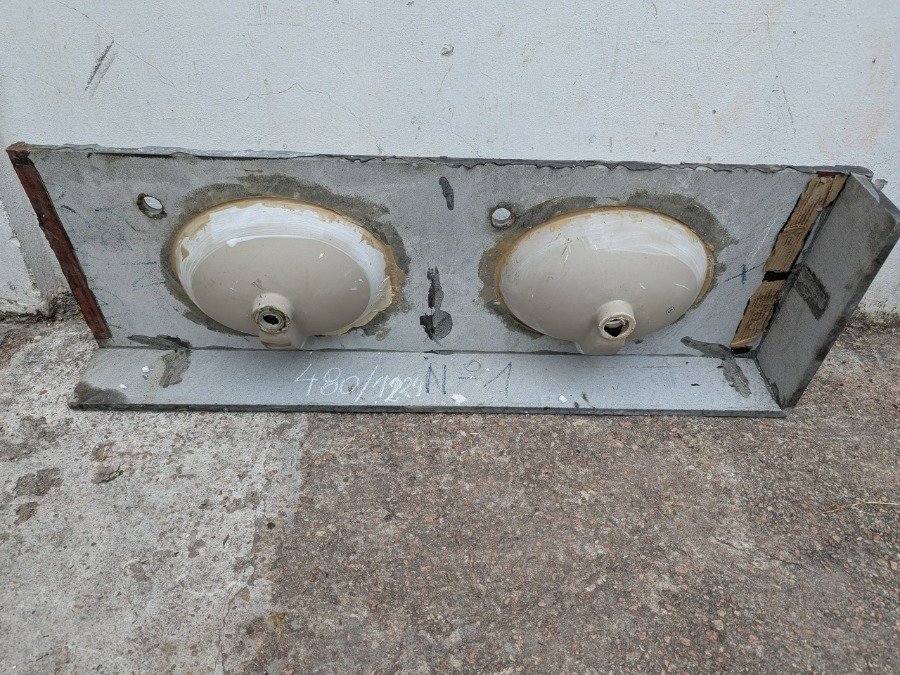 Mesada de baño en granito con doble pileta - imagen 6