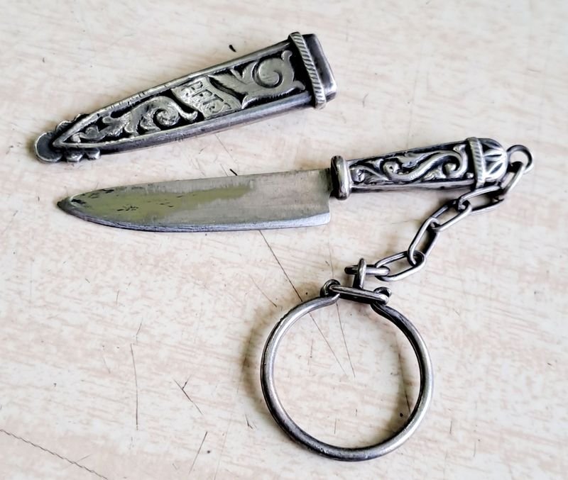Cuchillo de plata con cadena, antiguo y manual - imagen 4