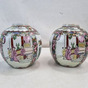 L 423 - 2 Piezas - Atractiva pareja de jarrones esféricos de porcelana oriental, finamente decorados con escenas costumbristas y motivos florales en vibrantes colores - imagen 3