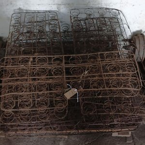 Lote anterior: 13 Armazones de Asientos con Resortes Sólidos