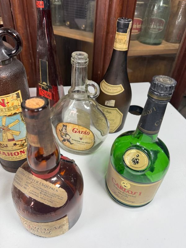 Colección de botellas vacías de diferentes épocas - imagen 14
