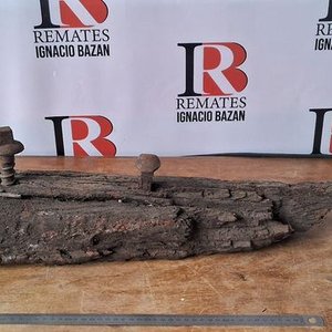 Perchero Artesanal de Madera Rústica con Tornillos - imagen 4