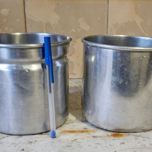 Lote anterior: Set de 2 Hervidores de Aluminio con Mangos de Madera y Metal