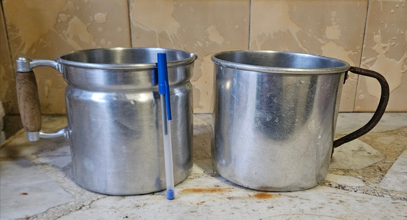 Set de 2 Hervidores de Aluminio con Mangos de Madera y Metal