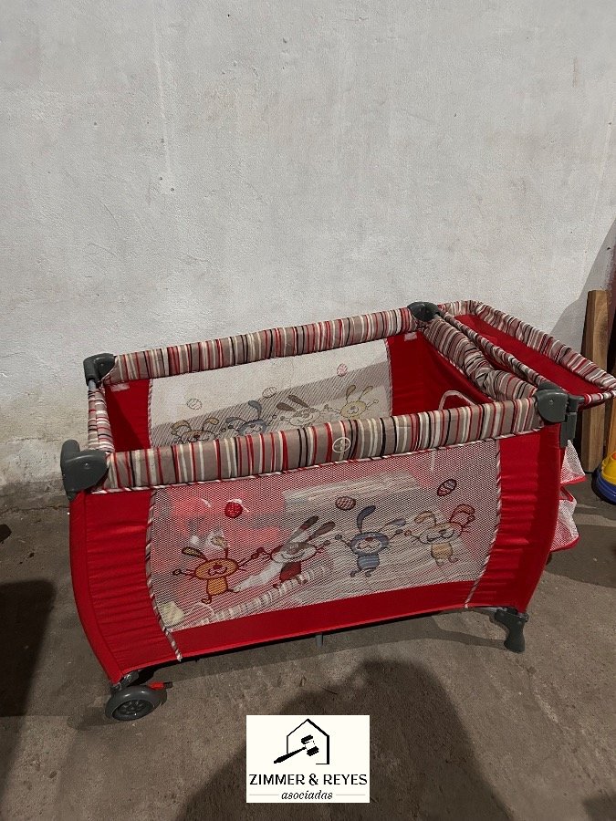 Practicuna Infantil Roja con Dibujos de Animales