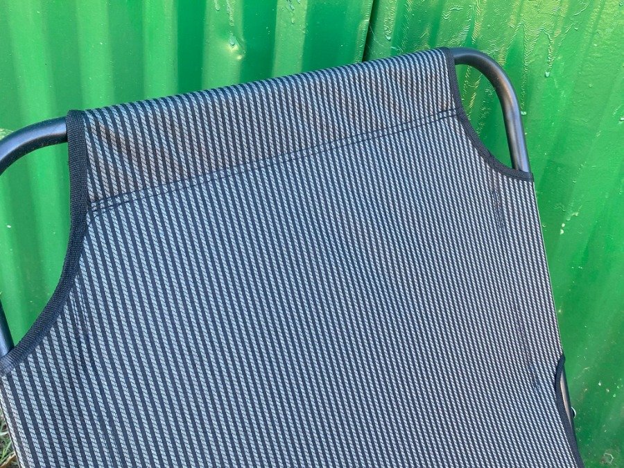 Catre plegable para camping con estructura de metal y asiento textil - imagen 3