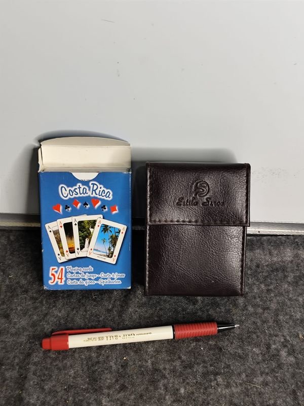 Dos Mazos de Cartas de Poker con Imágenes de Costa Rica y Estuche de Cuero