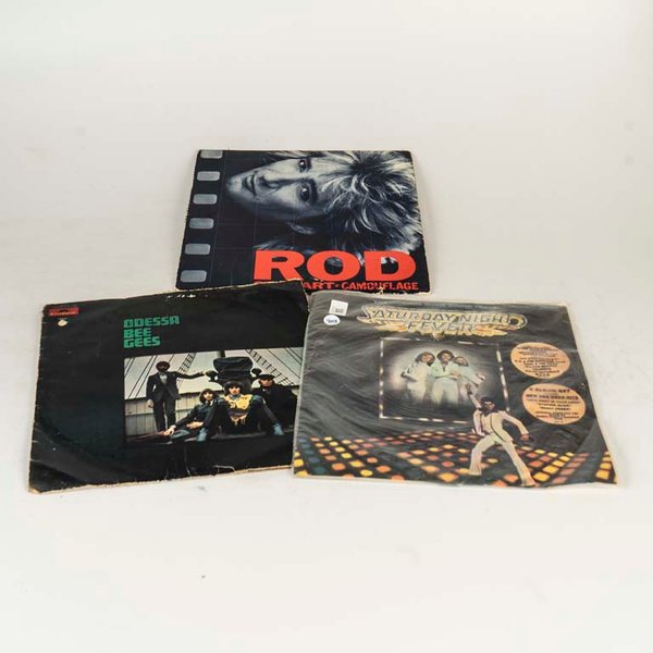 Lote de 3 Vinilos: Rod Stewart, Bee Gees y Saturday Night Fever
