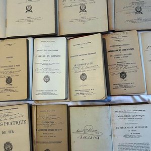 Lote de 12 Libros Antiguos en Francés Colección General Berisso - imagen 2