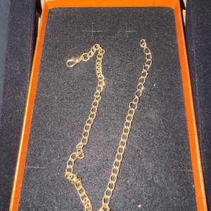 Lote siguiente: Pulsera Dorada con Diseños Variados - Excelente Estado