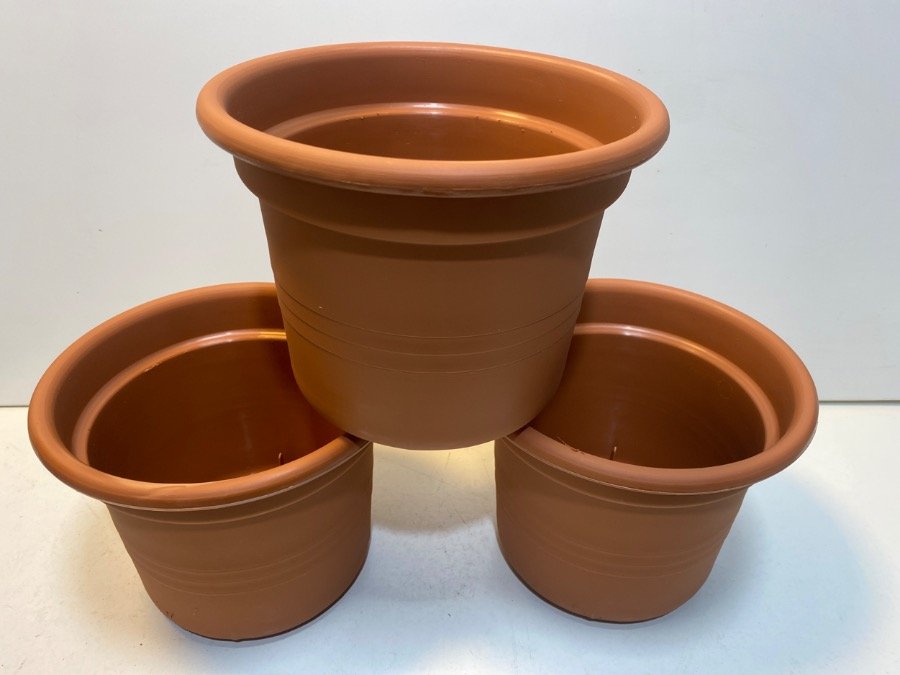 3 Macetas Plásticas Color Terracota Diámetro 21.5cm
