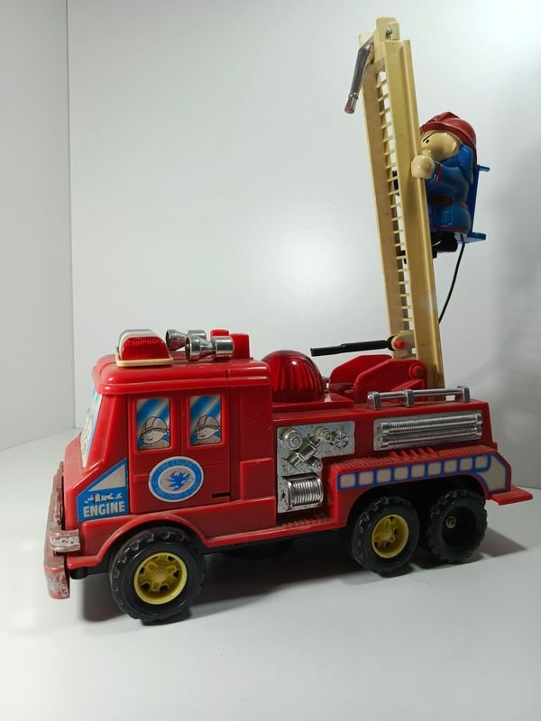 Camión de bomberos de juguete funcionando, década del 90 - imagen 2