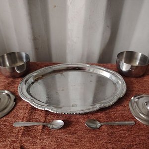 Bandeja Ovalada con Dos Azucareros y Cucharas de Acero Inoxidable - imagen 4