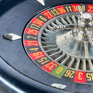 Juego de Ruleta Completo con Fichas y Paño - imagen 3