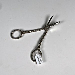 Lote anterior: Tijera Despabiladora Antigua de Metal EPNS con Diseño Retorcido