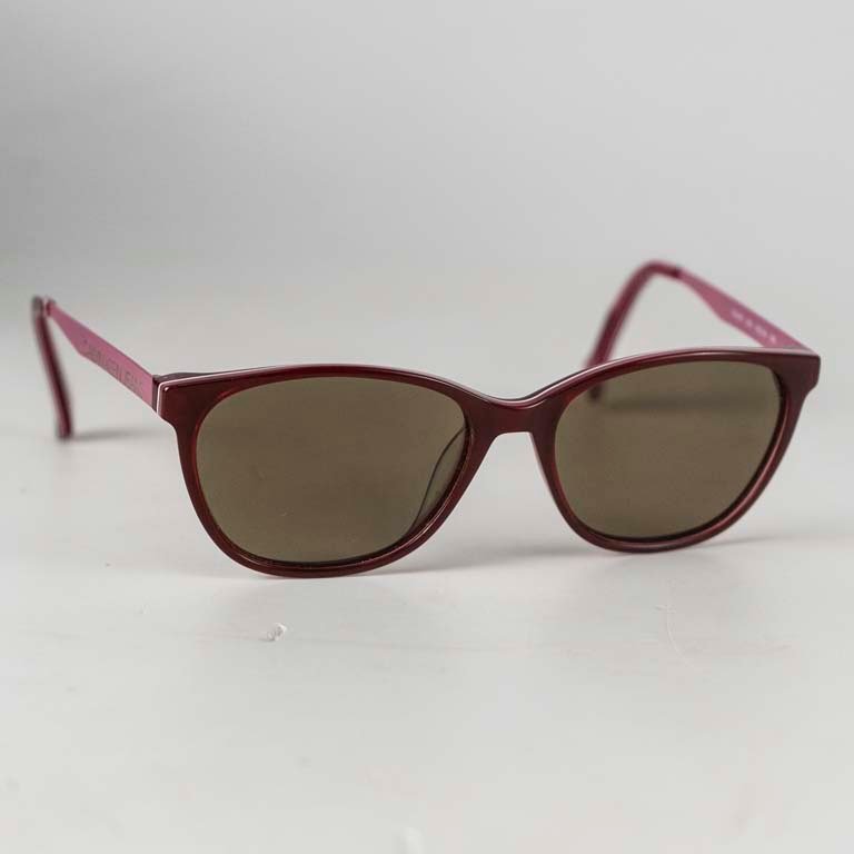 Lote siguiente: Par de gafas de sol Calvin Klein