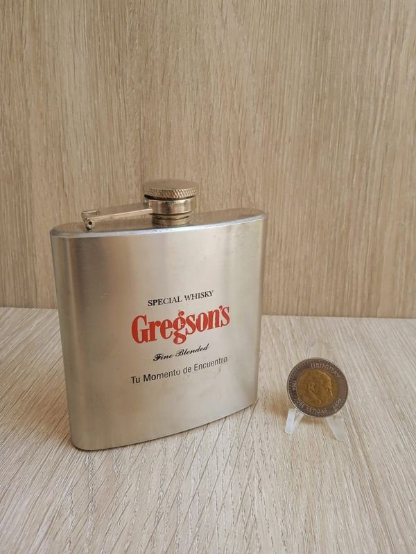 Lote anterior: Petaca de Whisky Gregson's - Medalla Ganadora