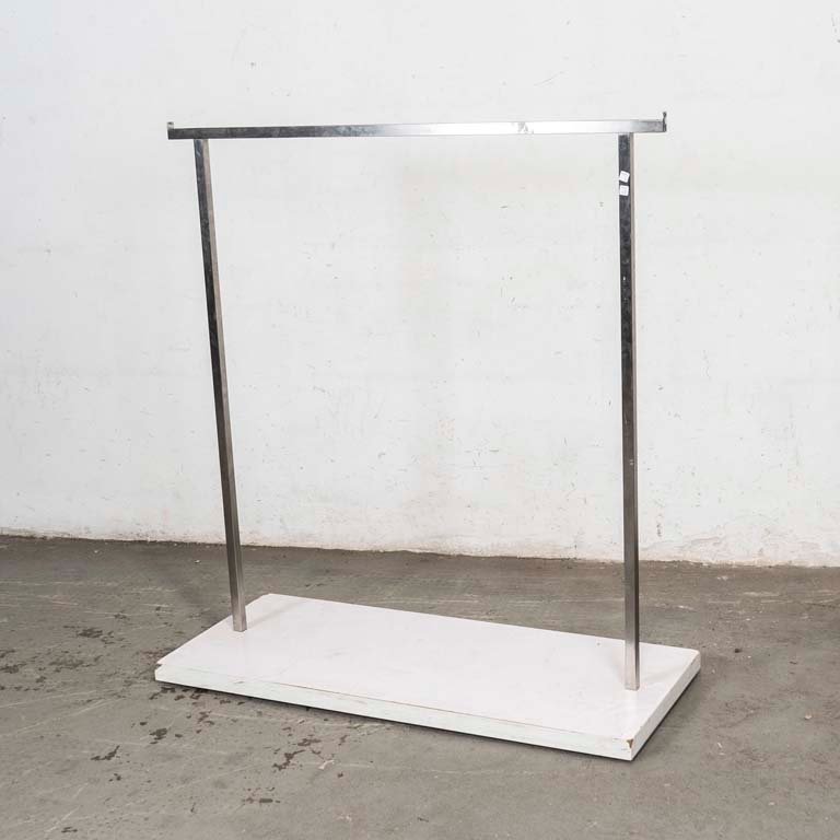 Lote anterior: Perchero de acero inoxidable con base de compensado melamínico