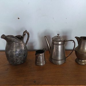Lote de Jarritas y Cafeteras Metálicas Antiguas - imagen 1