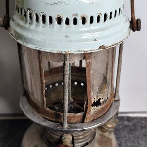 Farol de Petróleo Antiguo Grande con Detalles de Óxido - imagen 8