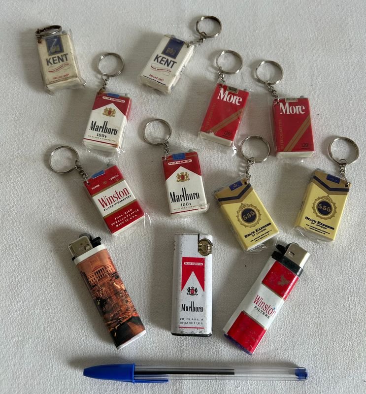 Llaveros y Encendedores de Marcas de Cigarrillos