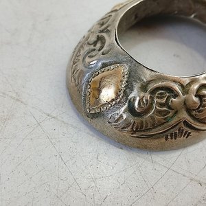 Aro para Rastra en Metal Plateado con Bronce y Motivos Gauchescos - imagen 5
