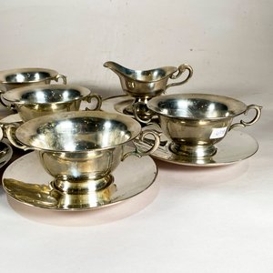 Seis Tazas para Consomé con Platos y Salsera Metálica - imagen 3