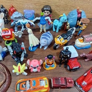 Lote de Juguetes Coleccionables McDonald's y Personajes Varios - imagen 2
