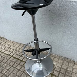 Banco de Barra o Desayunador Negro con Base de Acero y Sistema de Aire - imagen 5