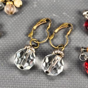 Lote de Joyería: 4 Pares de Aretes y 1 Pulsera de Cuero y Metal - imagen 5