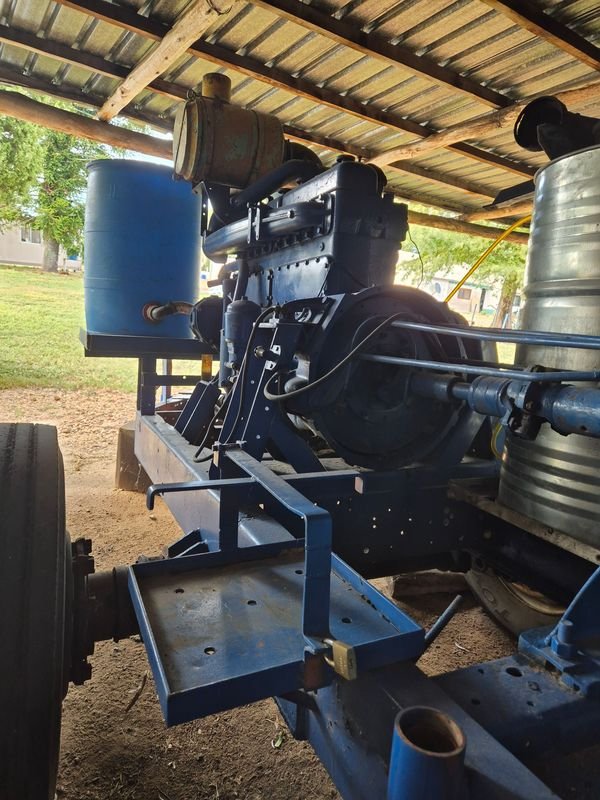 Máquina de bombeo de agua con plataforma de hierro y neumáticos - imagen 7