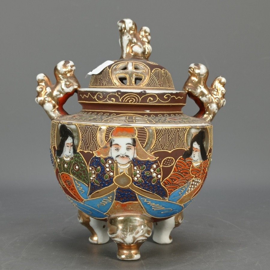 Incensario de porcelana japonesa Satsuma con decoración en relieve - imagen 3