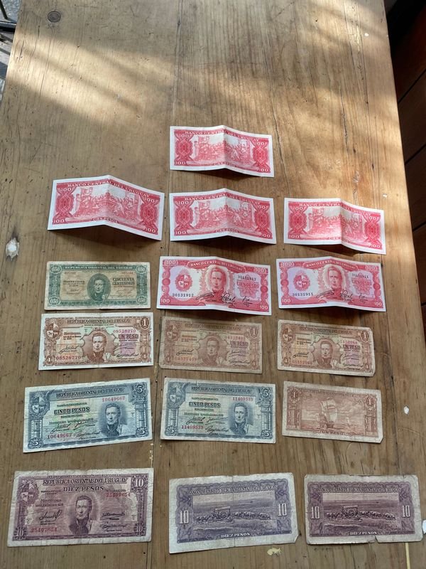 Billetes Antiguos de Colección Uruguayos - imagen 1