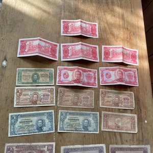 Lote siguiente: Billetes Antiguos de Colección Uruguayos