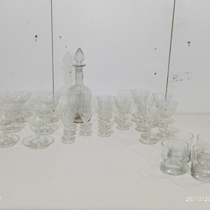Juego de Cristalería y Vasos: Licorera, Copas y Vasos Bajos - imagen 2