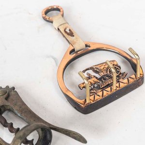 Sacacorchos de Bronce, Abridor y Llavero con Diseño de Carruaje - imagen 2