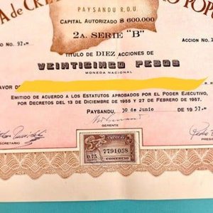 10 Acciones Caja de Crédito y Ahorro Popular de Paysandú 1957 - imagen 2