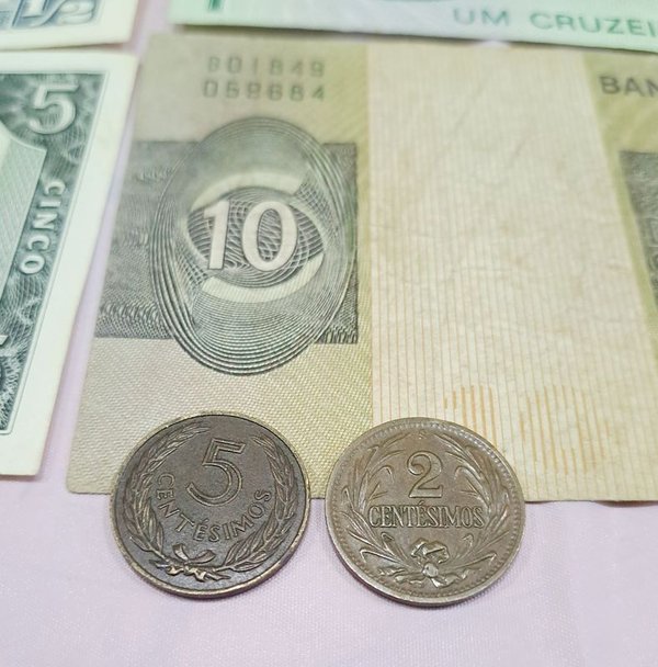 Colección Numismática Internacional con Billetes y Monedas Commemorativas - imagen 2