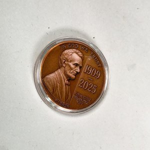 Lote siguiente: Moneda Conmemorativa de Estados Unidos 1909-2025