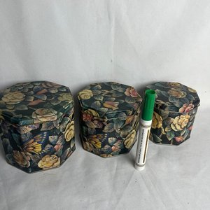 Lote siguiente: Juego de 3 Latas Octogonales Antiguas Decoradas con Flores y Mariposas