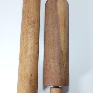 Lote siguiente: Par de Rodillos de Amasar de Madera Dura