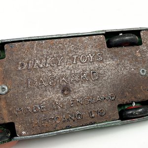 Dos autos de metal Dinky Toys ingleses: Furgón azul y Packard verde - imagen 4