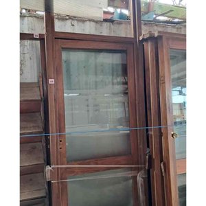 Lote siguiente: Ventana de madera con vidrio