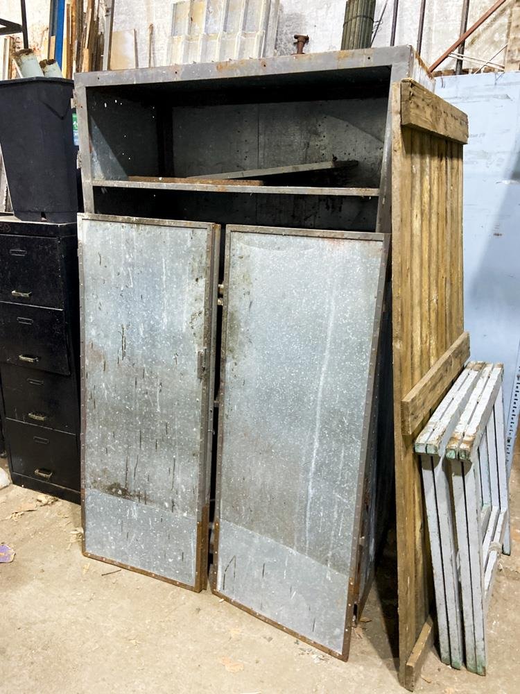 Mueble Metálico de Chapa con Cuatro Puertas