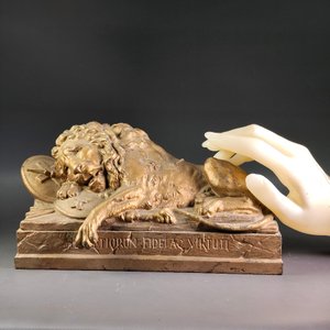 Figura León de Lucerna Bronceado Metal Buen Estado 9.5x23x13cm - imagen 3