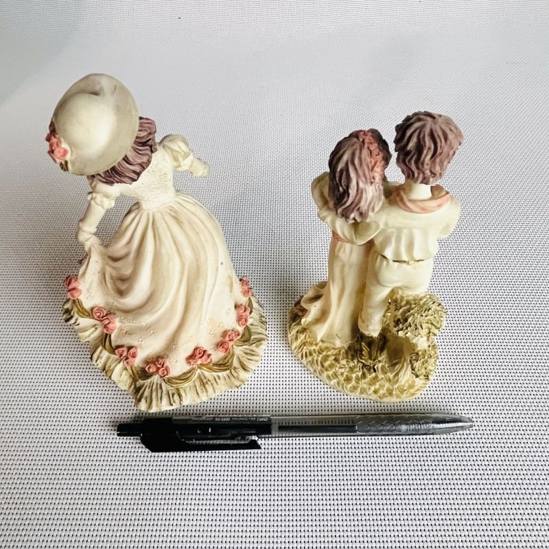 Dos figurines de personajes en pasta pintadas a mano - imagen 3