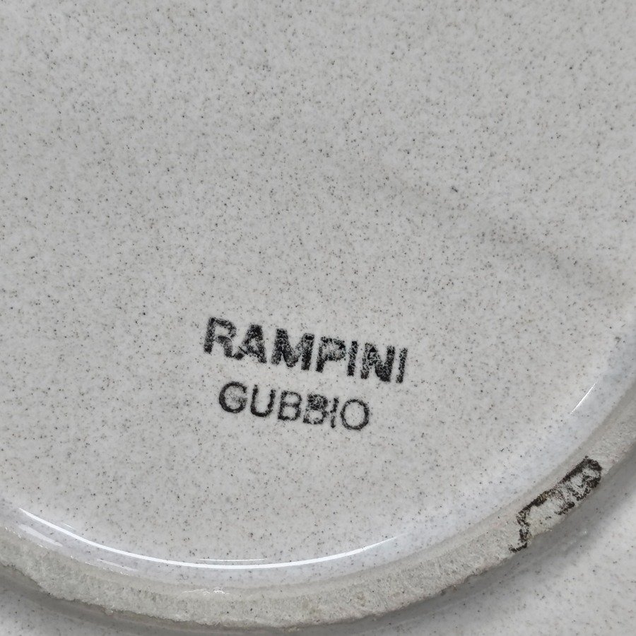 Plato decorativo en cerámica pintado a mano firmado 'Rampini' - imagen 7
