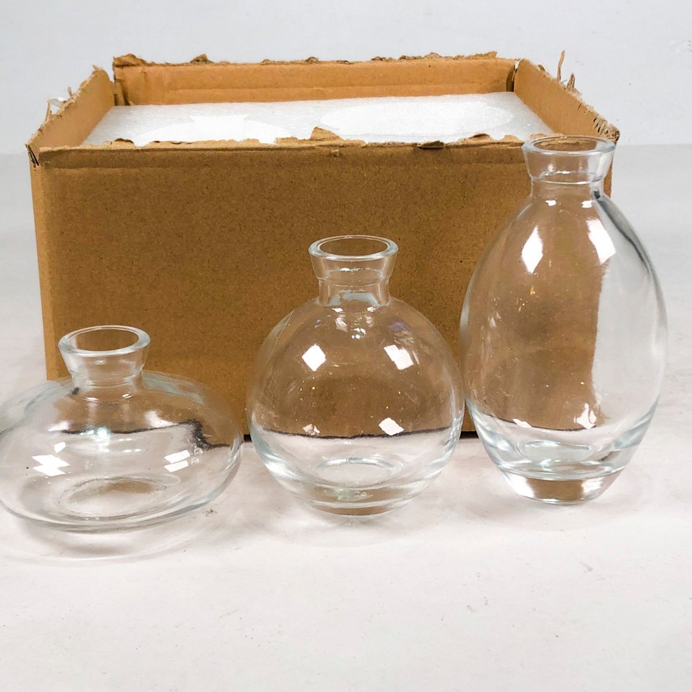 Lote siguiente: Tres vasos hialinos en caja